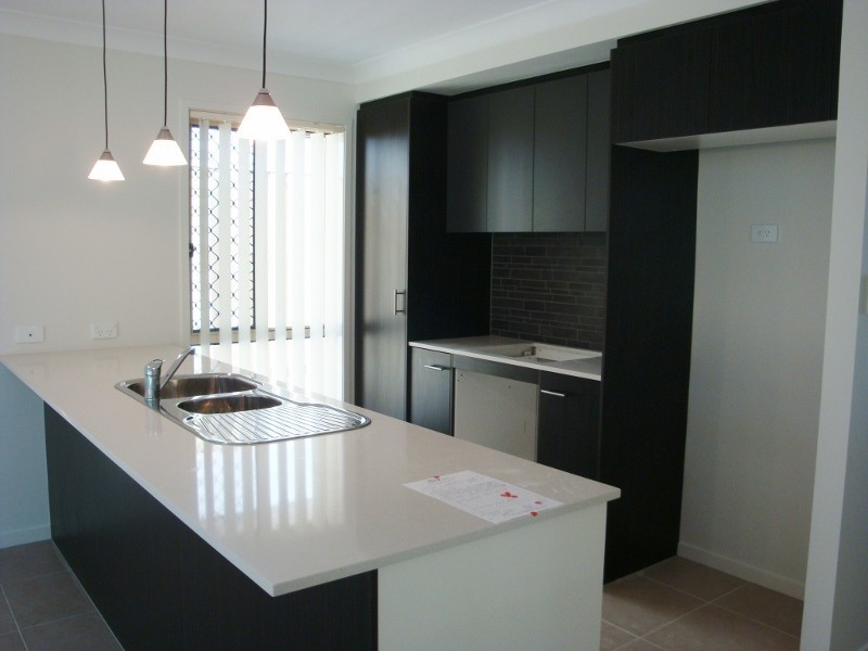 8 Macquarie Way, Browns Plains QLD 4118