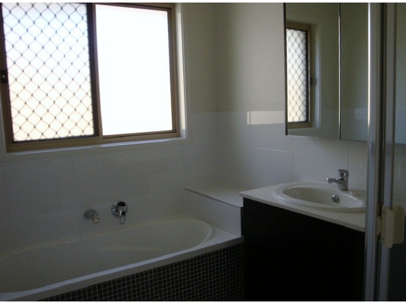 8 MacQuarie Way, Browns Plains QLD 4118
