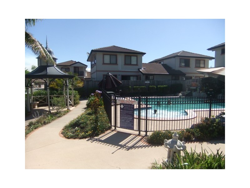 12 Greendale Way, Carindale QLD 4152