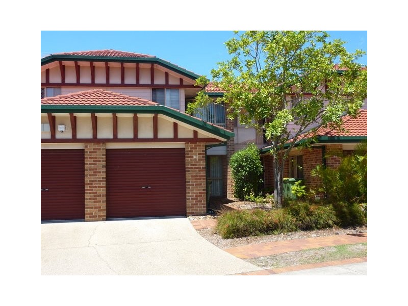 64 / 75 Brown, Labrador QLD 4215
