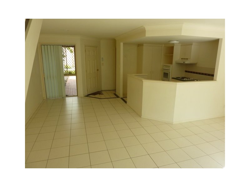 64 / 75 Brown, Labrador QLD 4215