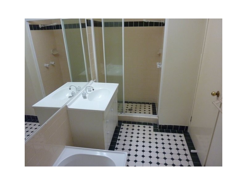 64 / 75 Brown, Labrador QLD 4215