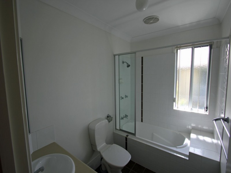 2 Meadowbrook Drive, Meadowbrook QLD 4131