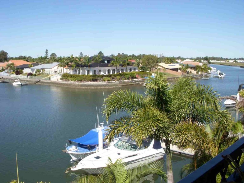 19/82 Limetree Parade, Runaway Bay QLD 4216