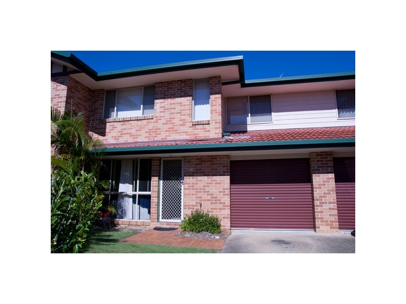 38-75 Brown, Labrador QLD 4215