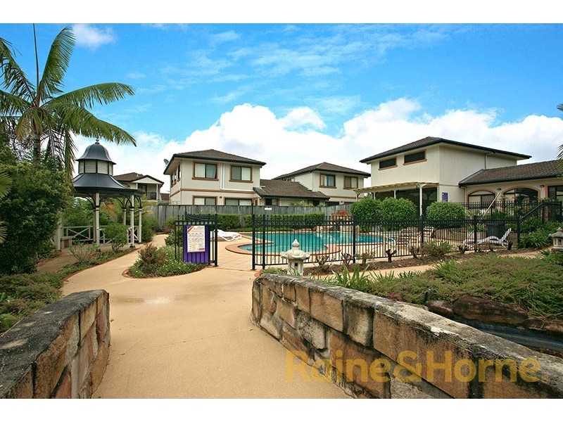 12 Greendale Way, Carindale QLD 4152