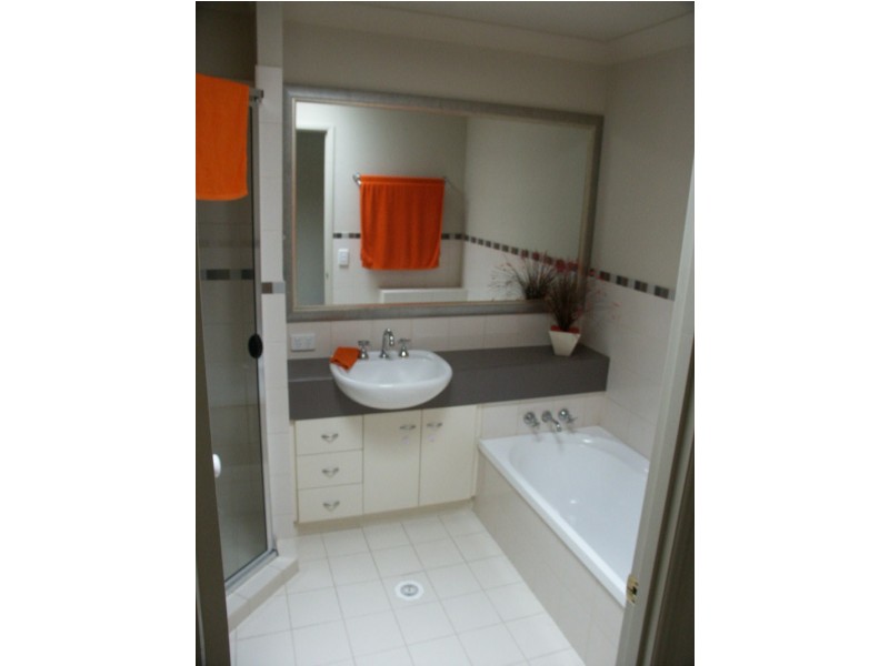 2/44-52 PINE VALLEY DRIVE, Varsity Lakes QLD 4227