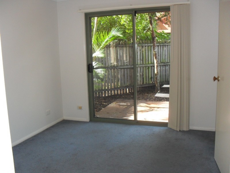 18 BATCHWORTH RD, Molendinar QLD 4214