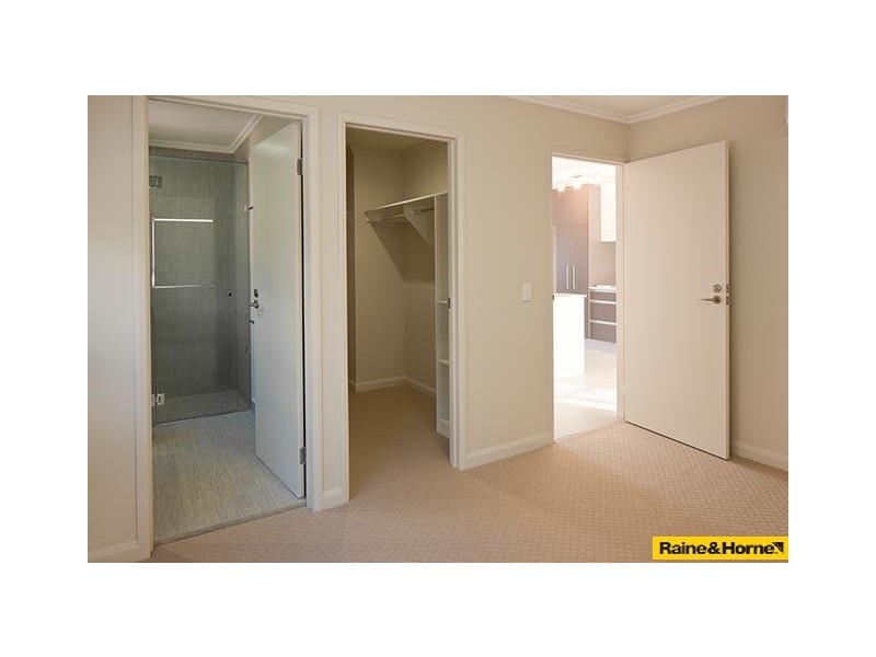 123 Barrack Road, Cannon Hill QLD 4170