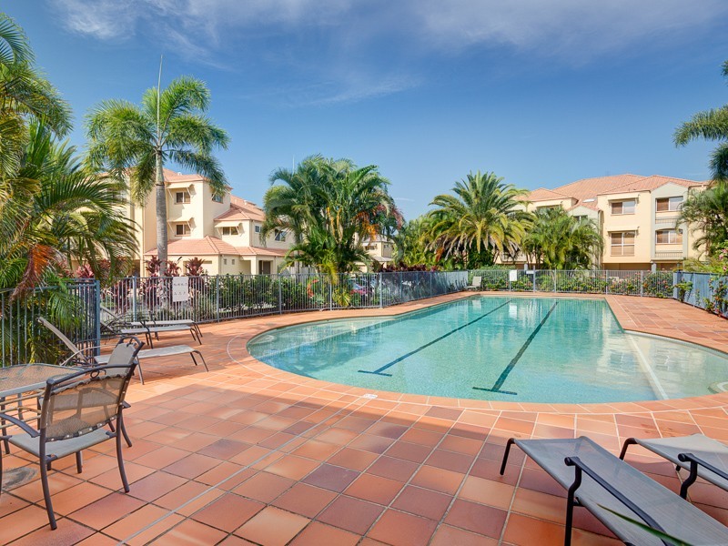 32/82-86 Limetree Parade, Runaway Bay QLD 4216