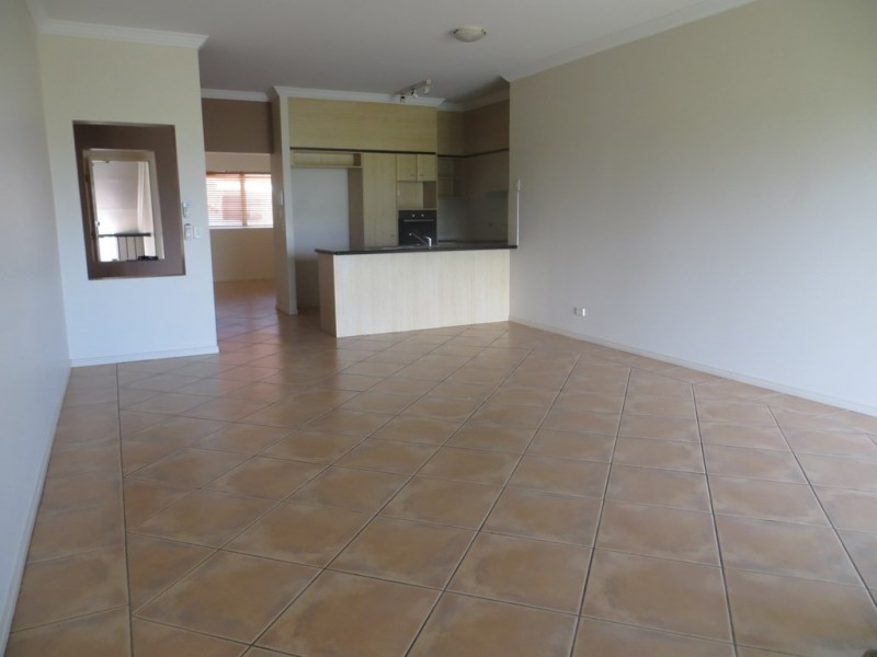 32/82-86 Limetree Parade, Runaway Bay QLD 4216