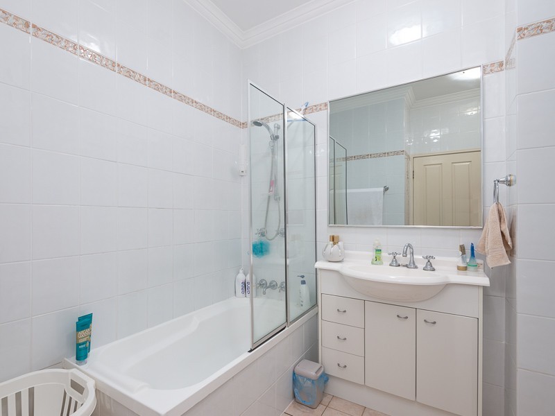 32/82-86 Limetree Parade, Runaway Bay QLD 4216