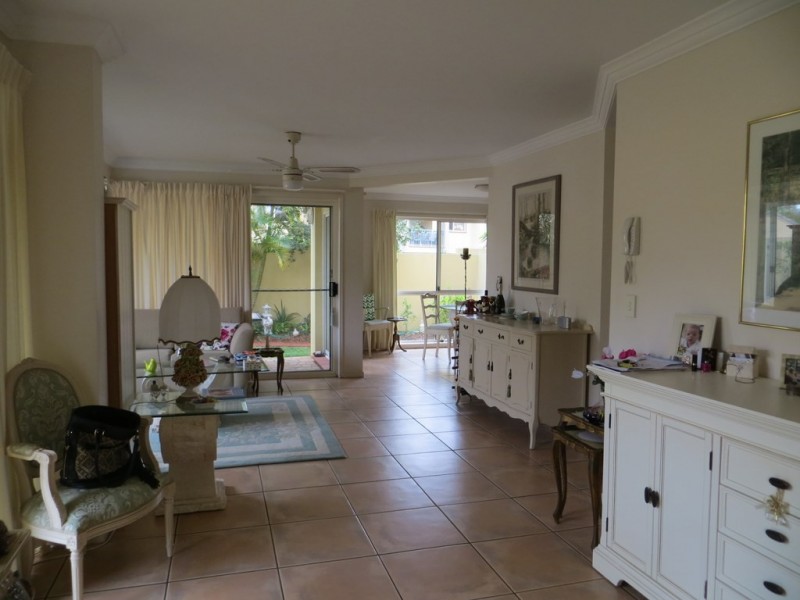 3/82-86 Limetree Parade, Runaway Bay QLD 4216