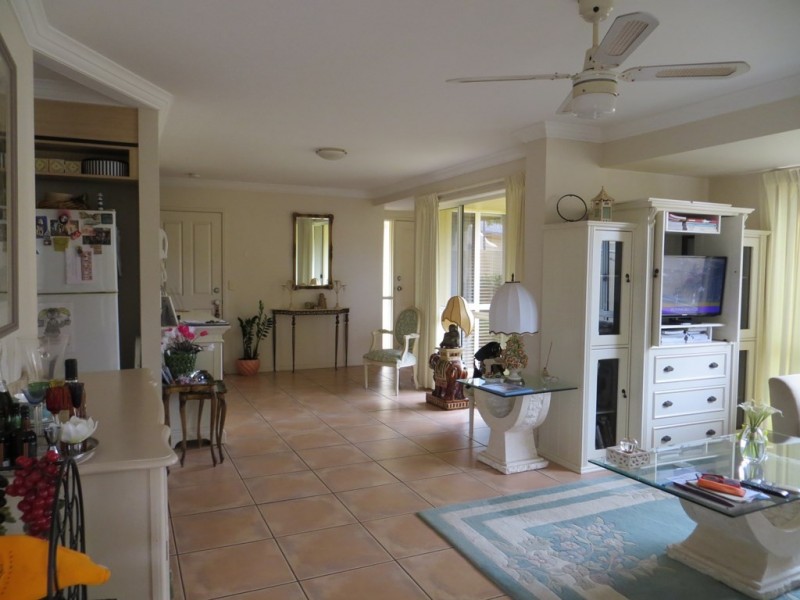 3/82-86 Limetree Parade, Runaway Bay QLD 4216