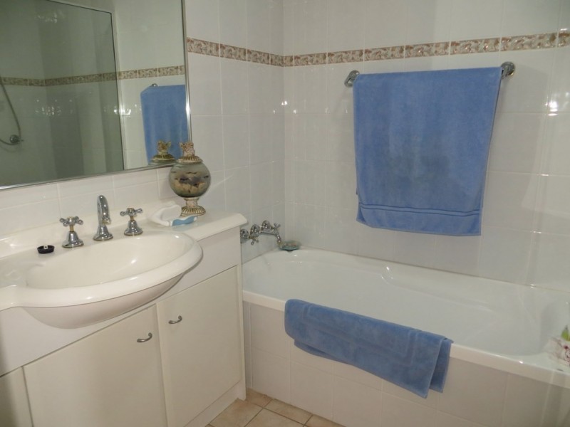 3/82-86 Limetree Parade, Runaway Bay QLD 4216