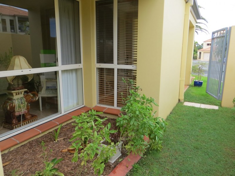 3/82-86 Limetree Parade, Runaway Bay QLD 4216