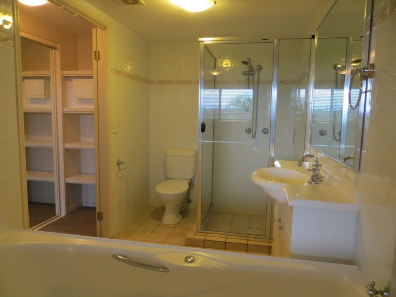 41/82 Limetree Parade, Runaway Bay QLD 4216