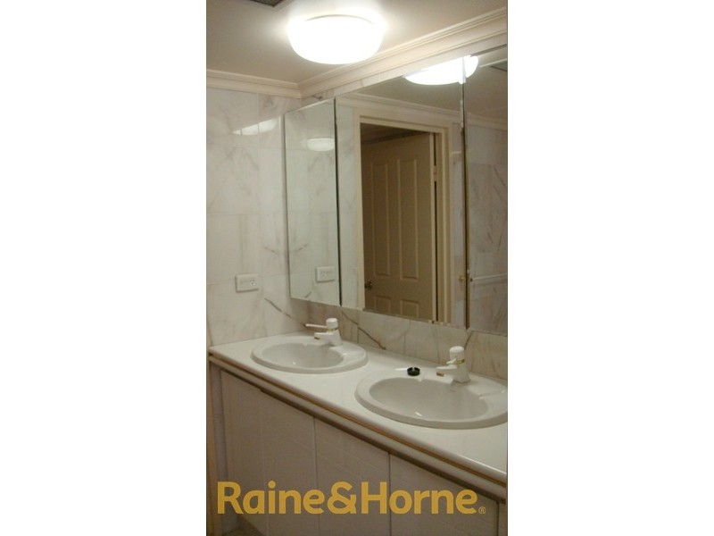 5 Bayview Street, Runaway Bay QLD 4216