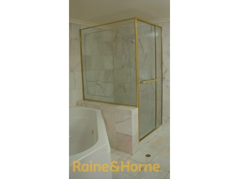 5 Bayview Street, Runaway Bay QLD 4216