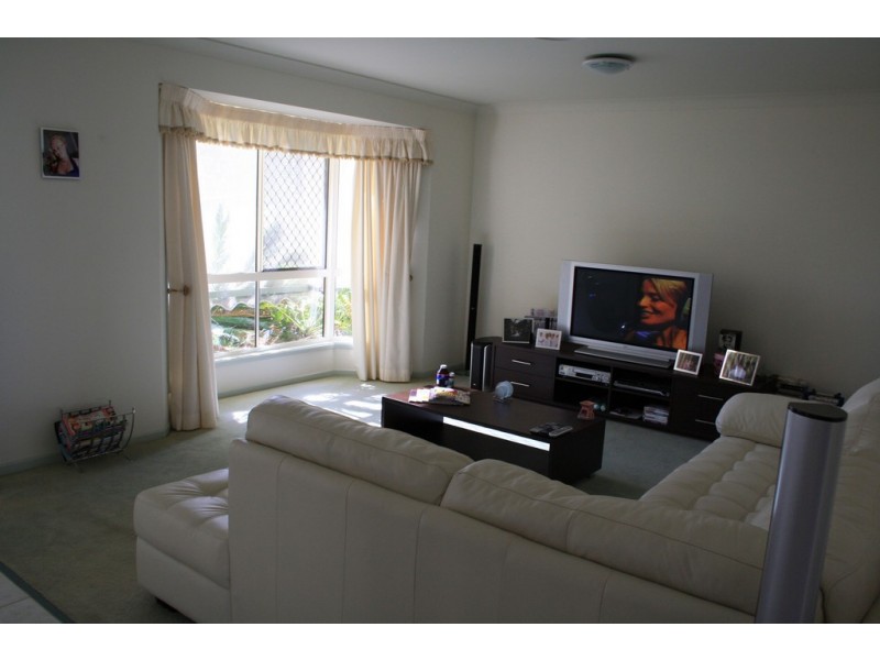 8 Swanton Drive, Mudgeeraba QLD 4213