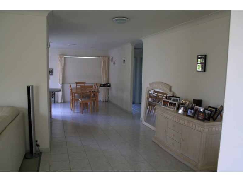8 Swanton Drive, Mudgeeraba QLD 4213