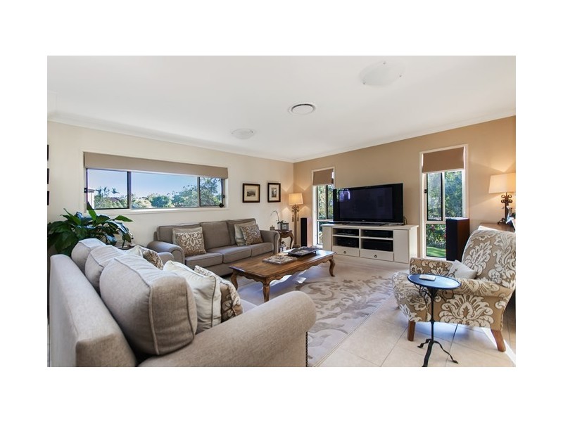 21 Fairway Court, Mount Ommaney QLD 4074