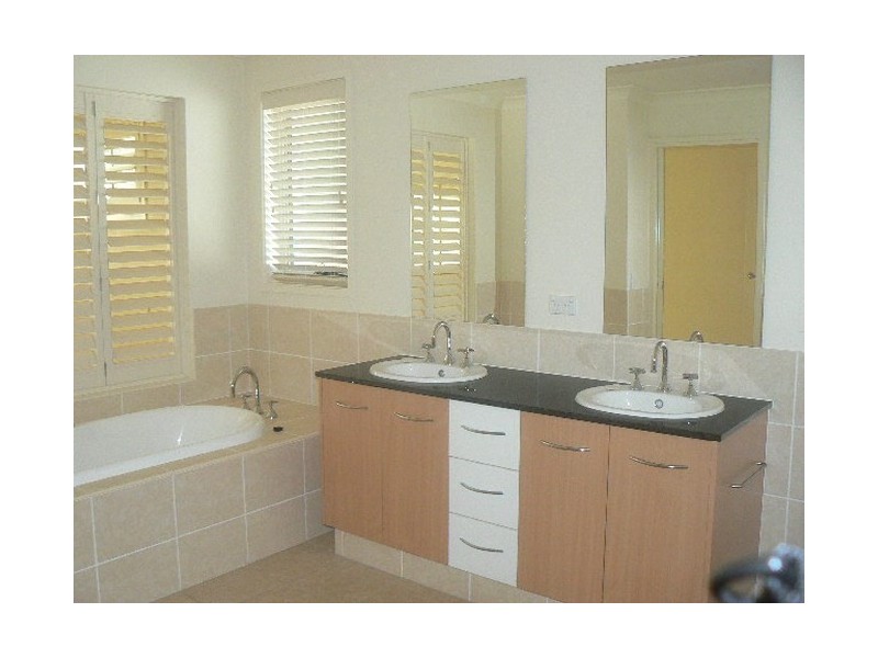 21 Fairway Court, Mount Ommaney QLD 4074