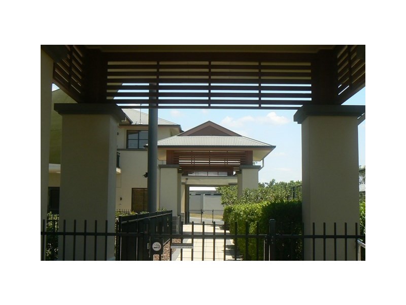 21 Fairway Court, Mount Ommaney QLD 4074