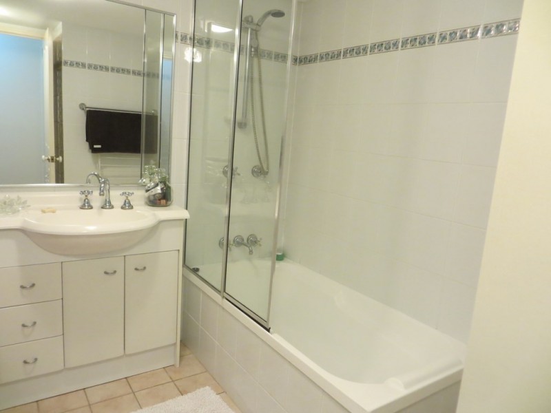 40/82 Limetree Parade, Runaway Bay QLD 4216