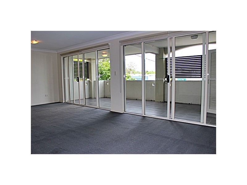 8 69 Coonan Street, Indooroopilly QLD 4068