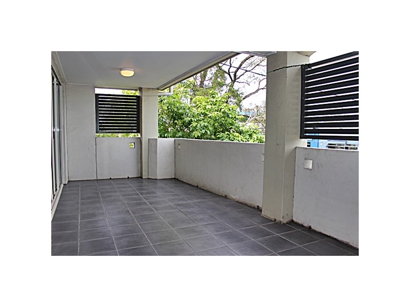 8 69 Coonan Street, Indooroopilly QLD 4068