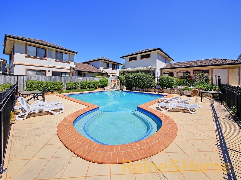 28/12 Greendale way, Carindale QLD 4152