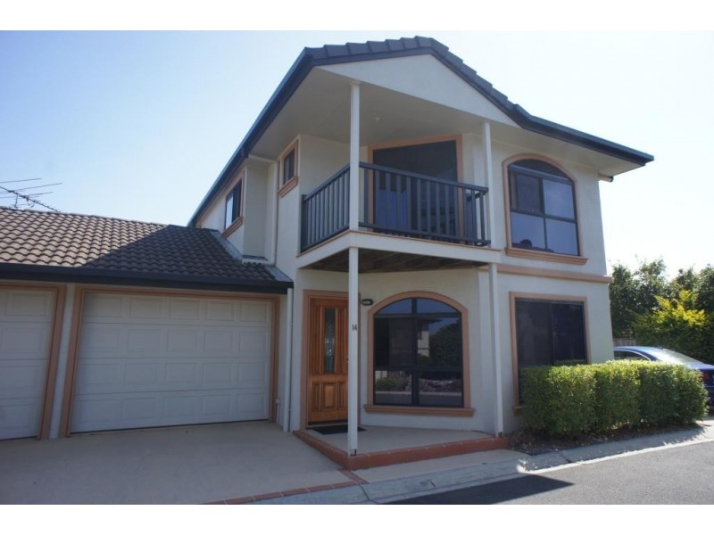 12 Greendale Way, Carindale QLD 4152