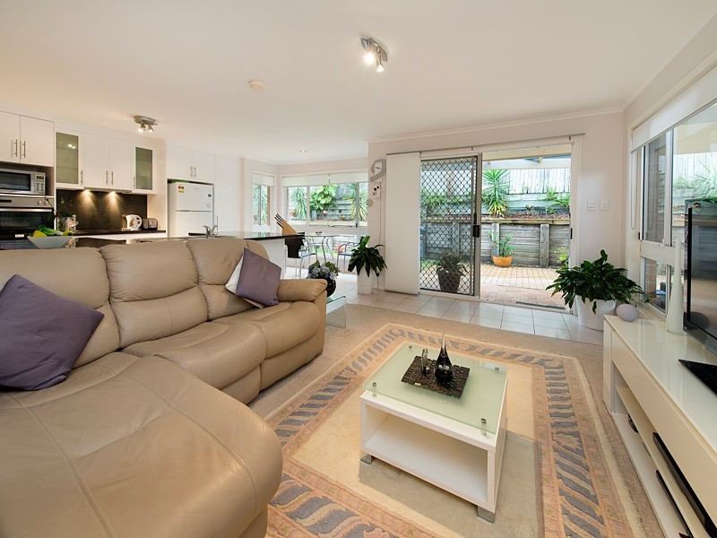 81 Greenford Street, Chapel Hill QLD 4069