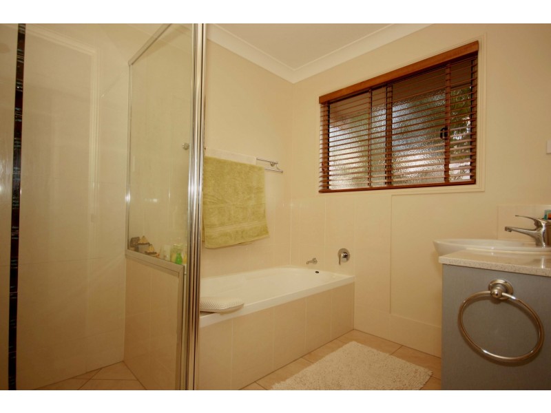 40 Hargreaves Road, Manly QLD 4179