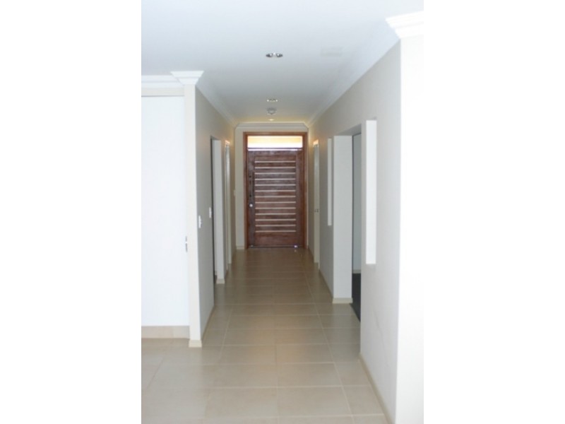 19 Pine Street, Jacobs Well QLD 4208