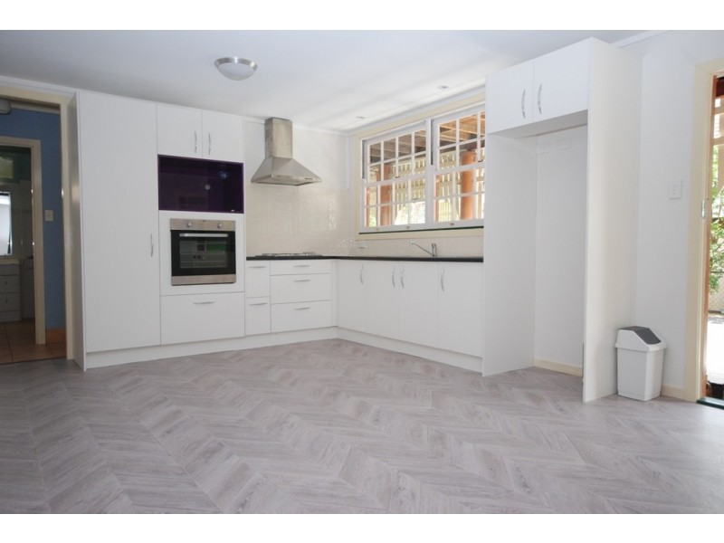 31 Price, Oxley QLD 4075