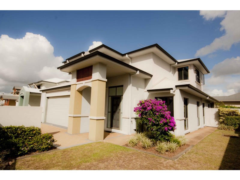 8 Greenway Circuit, Mount Ommaney QLD 4074