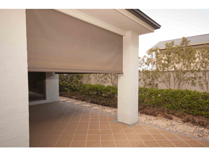 8 Greenway Circuit, Mount Ommaney QLD 4074