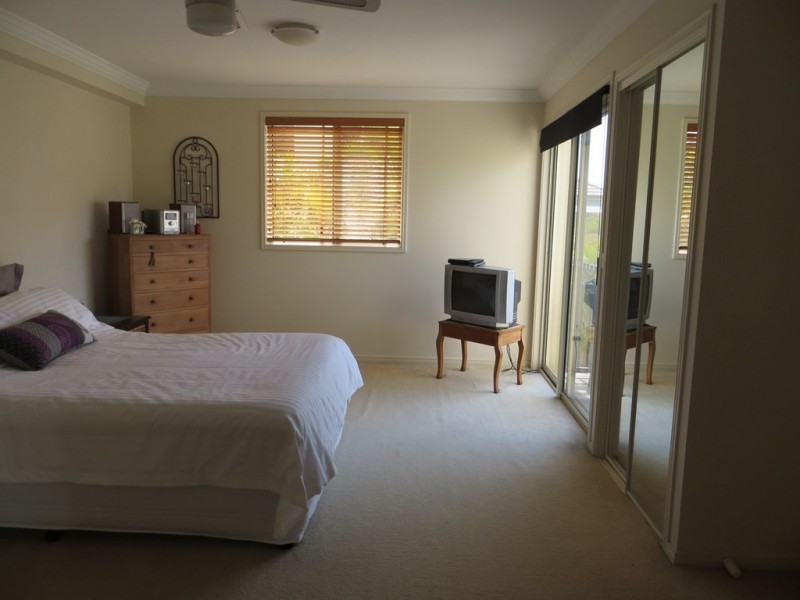 10/82-86 Limetree Parade, Runaway Bay QLD 4216