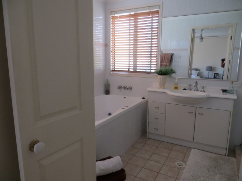 10/82-86 Limetree Parade, Runaway Bay QLD 4216