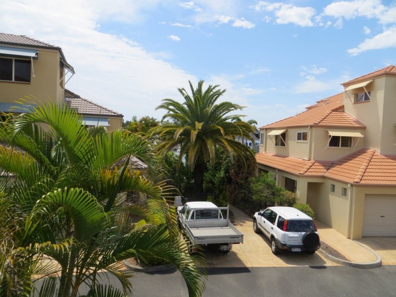 10/82-86 Limetree Parade, Runaway Bay QLD 4216