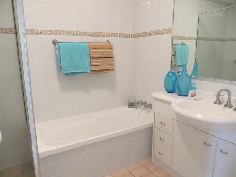 10/82-86 Limetree Parade, Runaway Bay QLD 4216