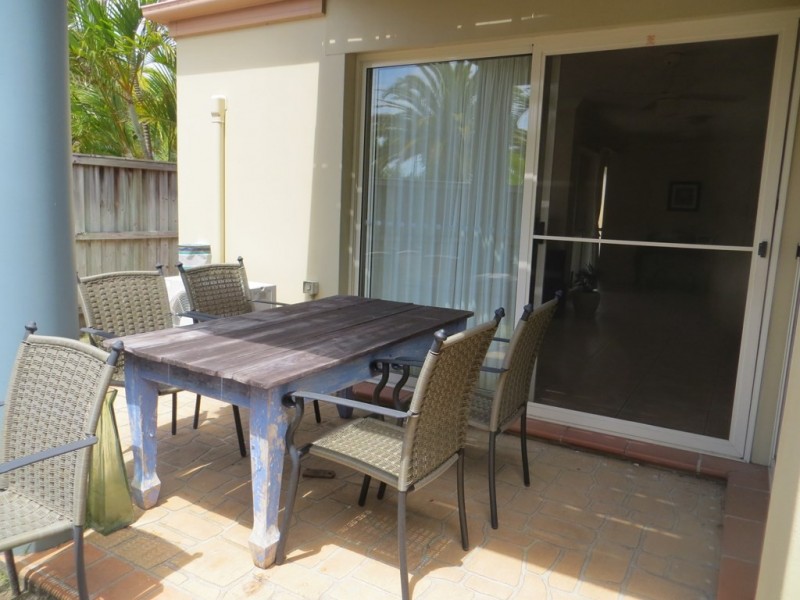 10/82-86 Limetree Parade, Runaway Bay QLD 4216