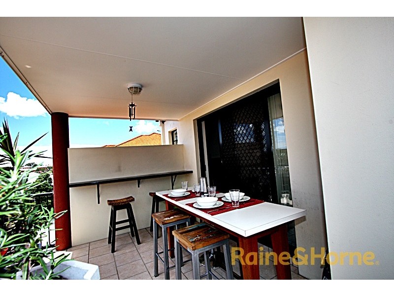 15 Dansie Street, Greenslopes QLD 4120