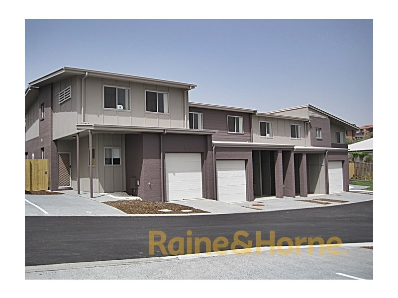 2 Toohey Street, Pacific Pines QLD 4211