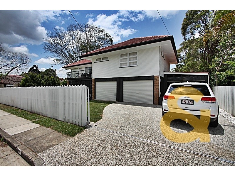 32 Newcastle Street, Fairfield QLD 4103