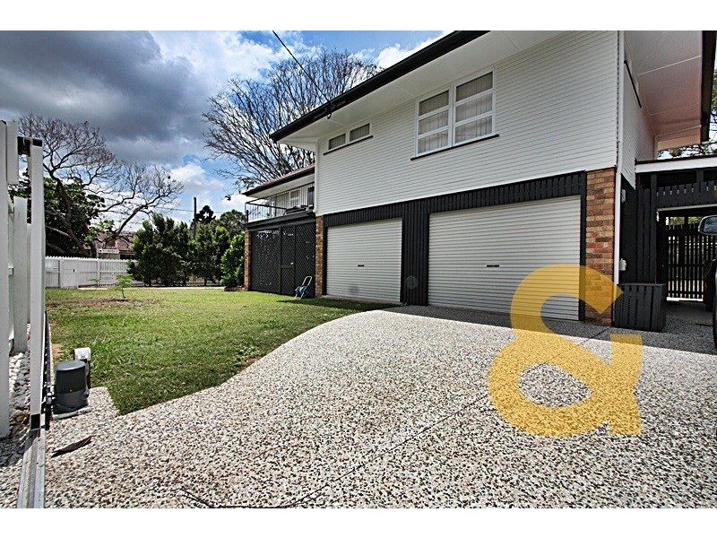 32 Newcastle Street, Fairfield QLD 4103