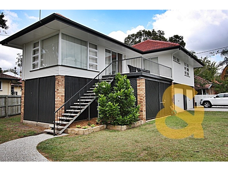 32 Newcastle Street, Fairfield QLD 4103