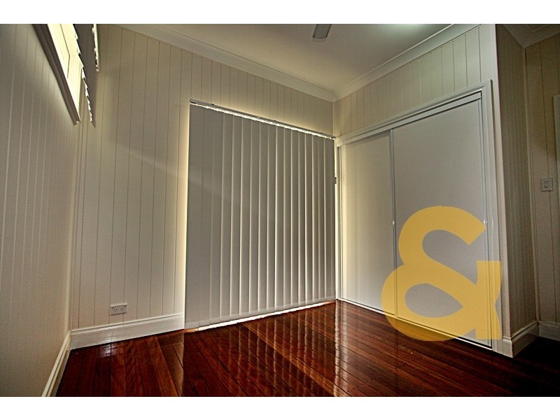 32 Newcastle Street, Fairfield QLD 4103